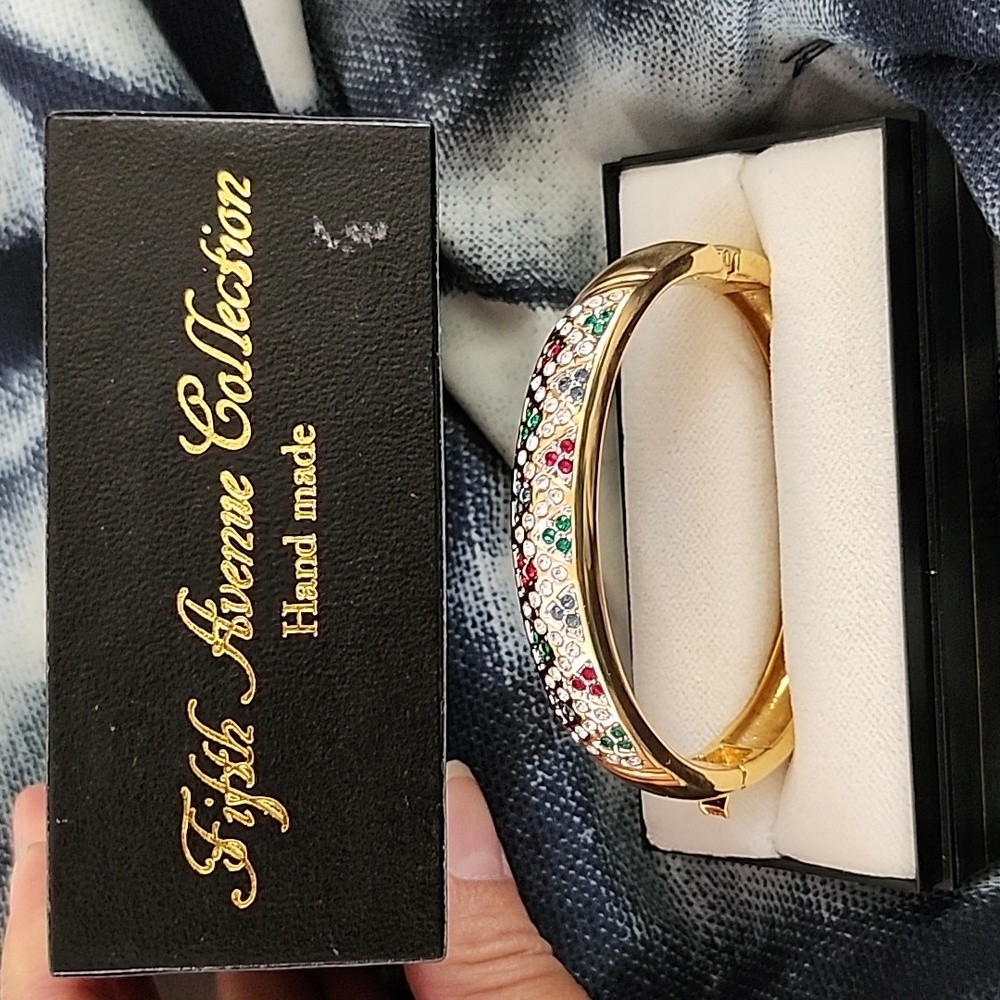 Fifth Avenue 📦 Collection  Handmade Bracelet  Genuine Austrian Crystal 🔮 ✨️
